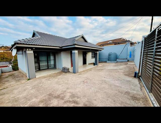 3 BEDROOM HOUSE FOR SALE IN KWAMASHU